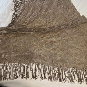 Shiny triangle gold shawl with fringe